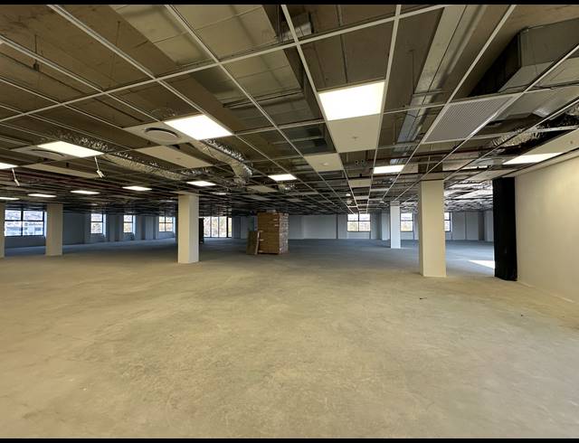 883M² OFFICE TO LET IN GLENADRIENNE